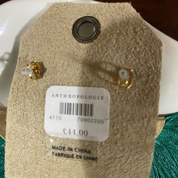 ANTHROPOLOGIE GREEN SHORT TASSEL FAN EARRINGS NWT - Picture 3 of 3